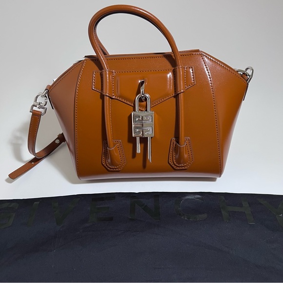 Givenchy Mini Antigona Lock Bag in box leather / Authentic - Picture 5 of 9